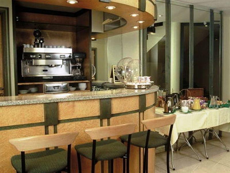Aparthotel Citadines République Parigi Esterno foto