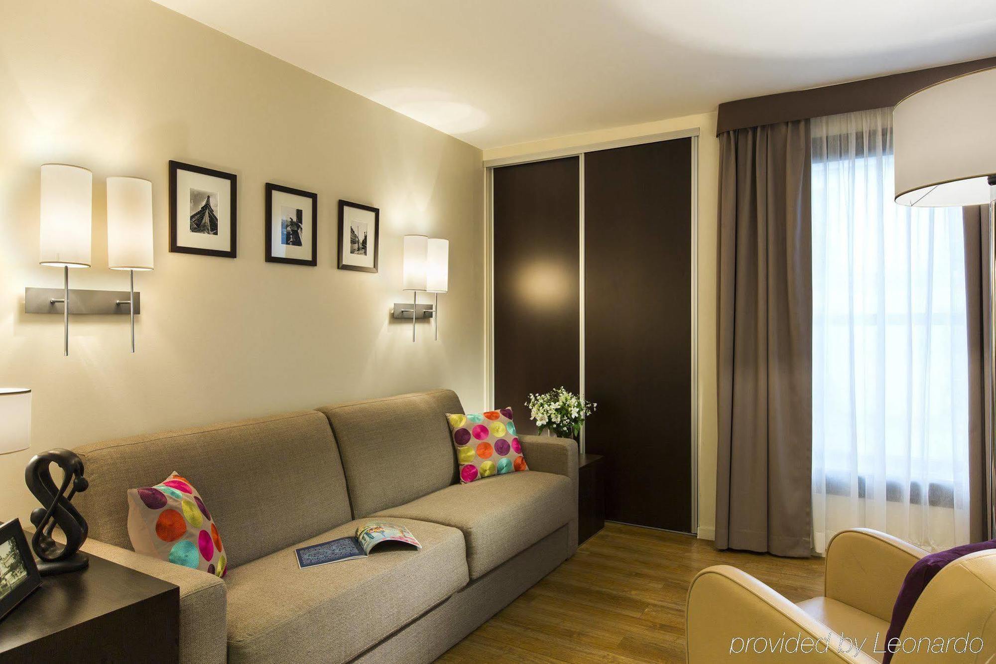 Aparthotel Citadines République Parigi Esterno foto