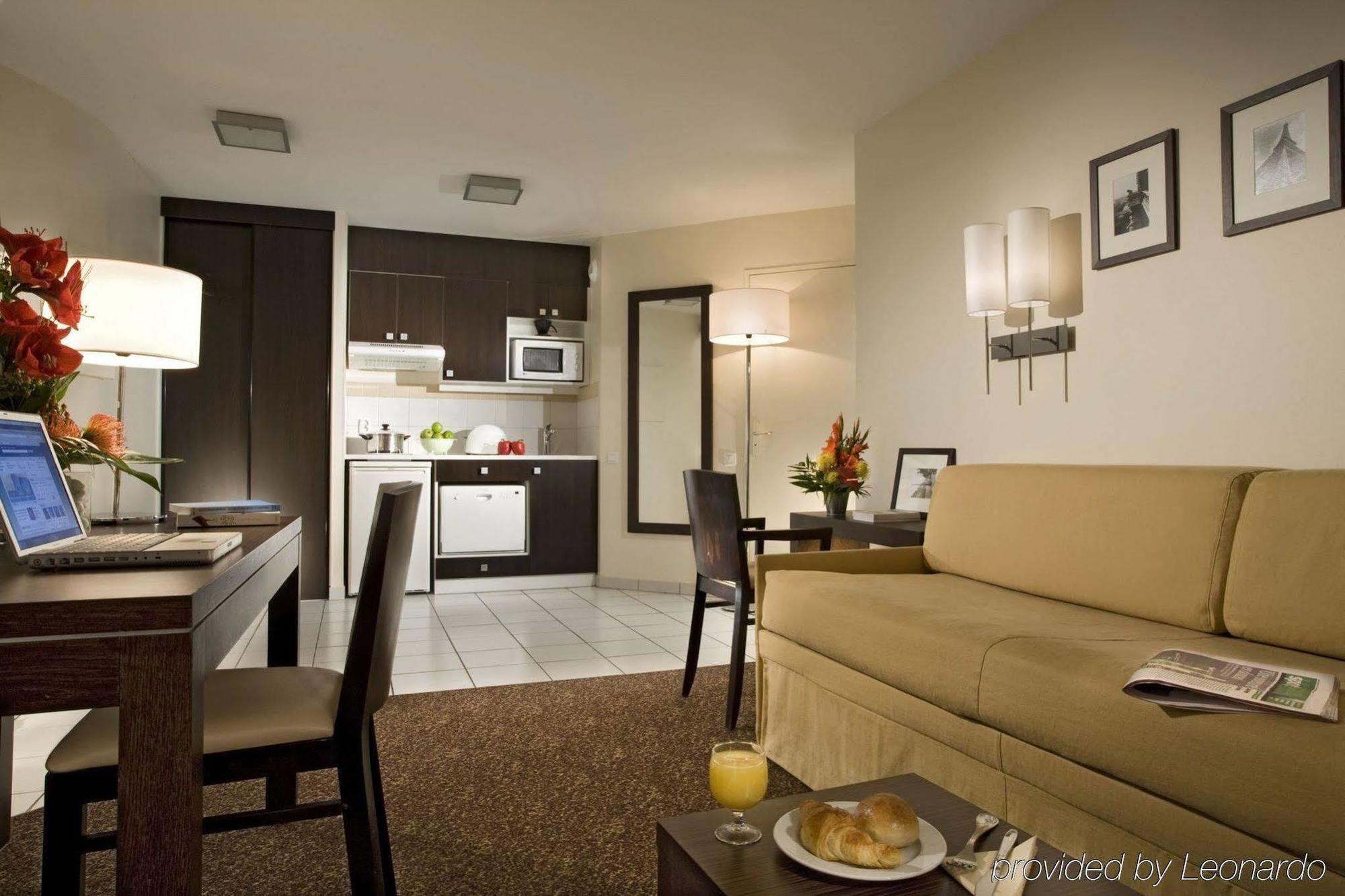 Aparthotel Citadines République Parigi Esterno foto