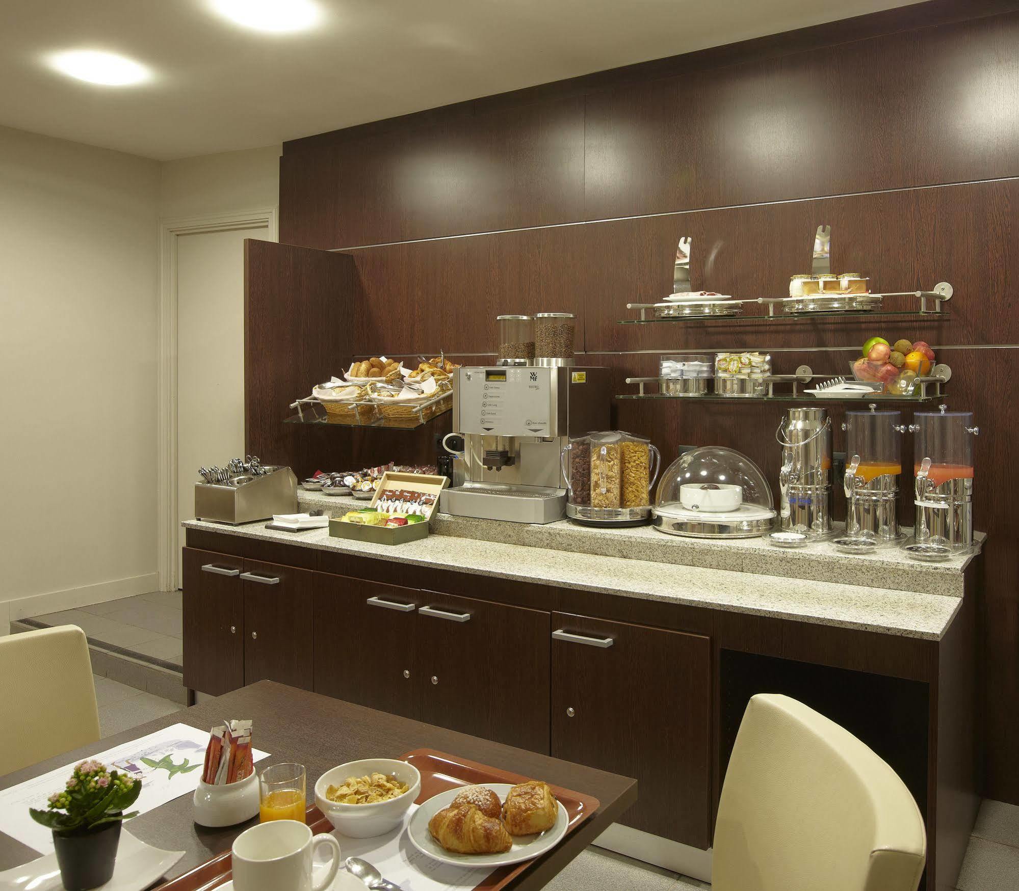 Aparthotel Citadines République Parigi Esterno foto