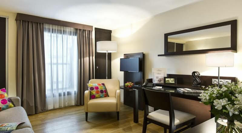 Aparthotel Citadines République Parigi Esterno foto